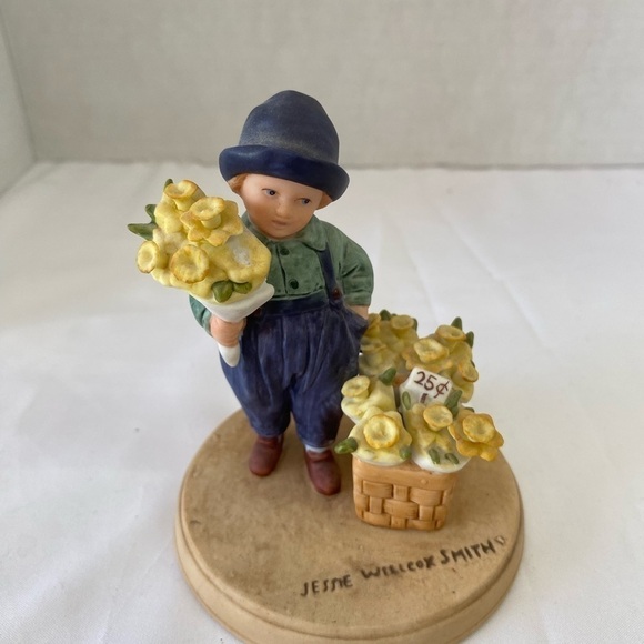 1986 Good Housekeeping Holiday Figurine (EO) - Picture 4 of 10